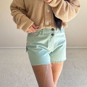 BIN#27 - UNIVERSAL THREAD Women’s size 0 Vintage Midi Shorts